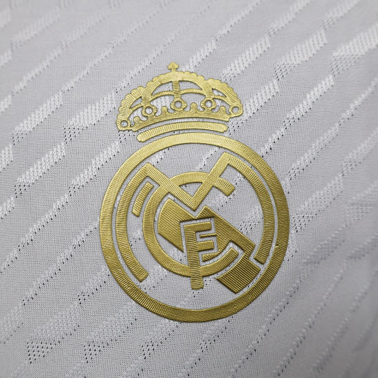 Real Madrid CAMISETA de la Q8 EQUIPACIÓN 24-25 VERSIÓN JUGADOR