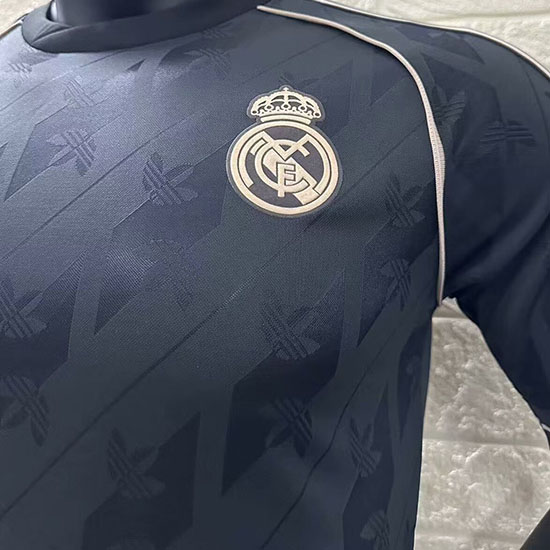 Real Madrid CAMISETA de la retro EQUIPACIÓN 24-25 VERSIÓN JUGADOR